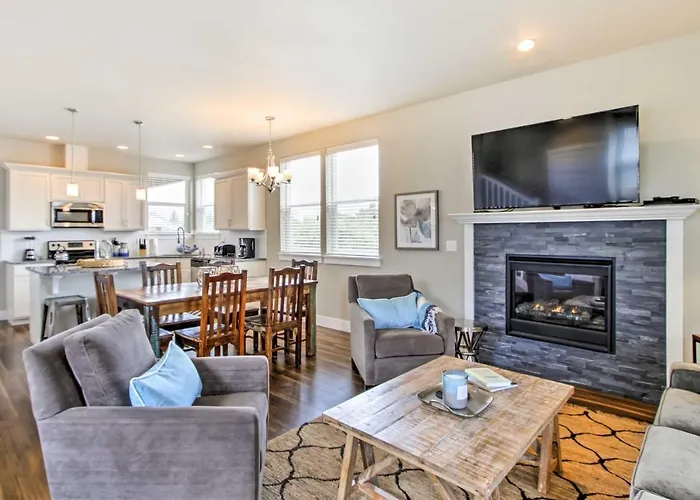Walk To Beach: Ocean Shores House W/ Hot Tub